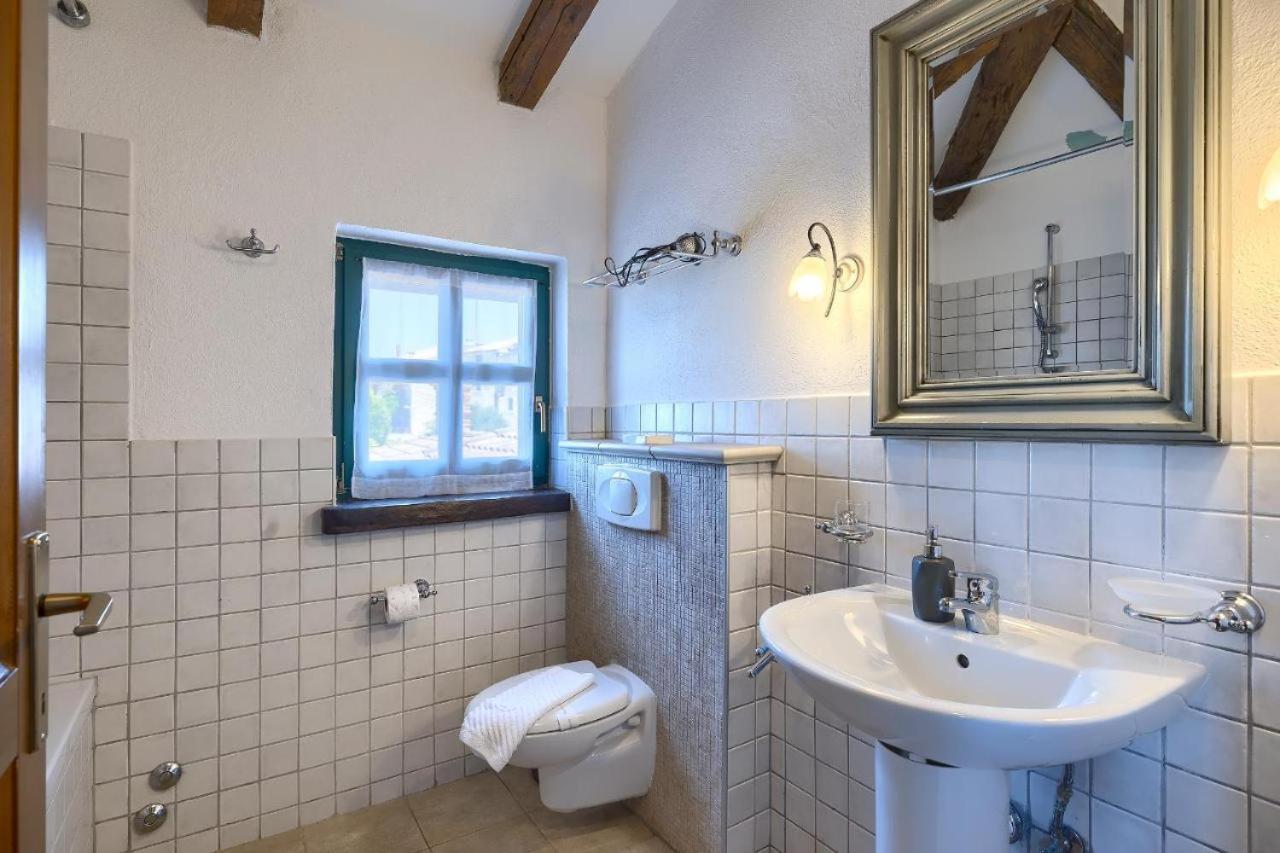 Villa Leopoldo By Istrian Country Houses Barat  エクステリア 写真